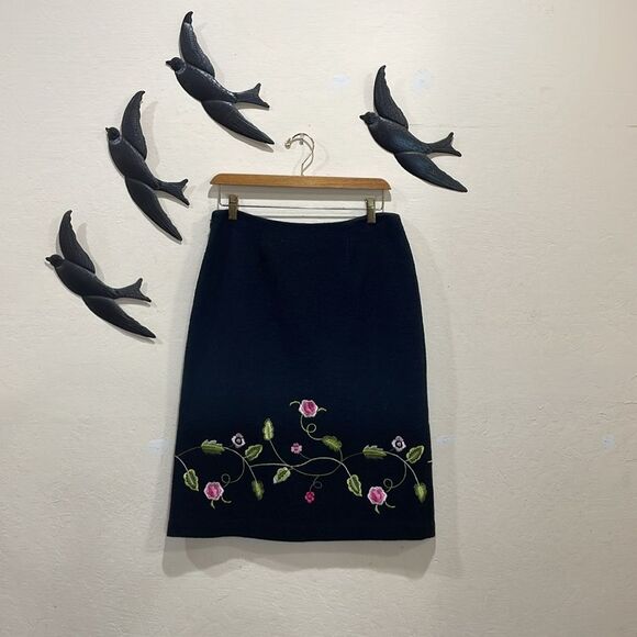Tocca Black A-line Boucle Wool Blend Floral Embroidered Knee Length Skirt - 6 - Picture 11 of 12
